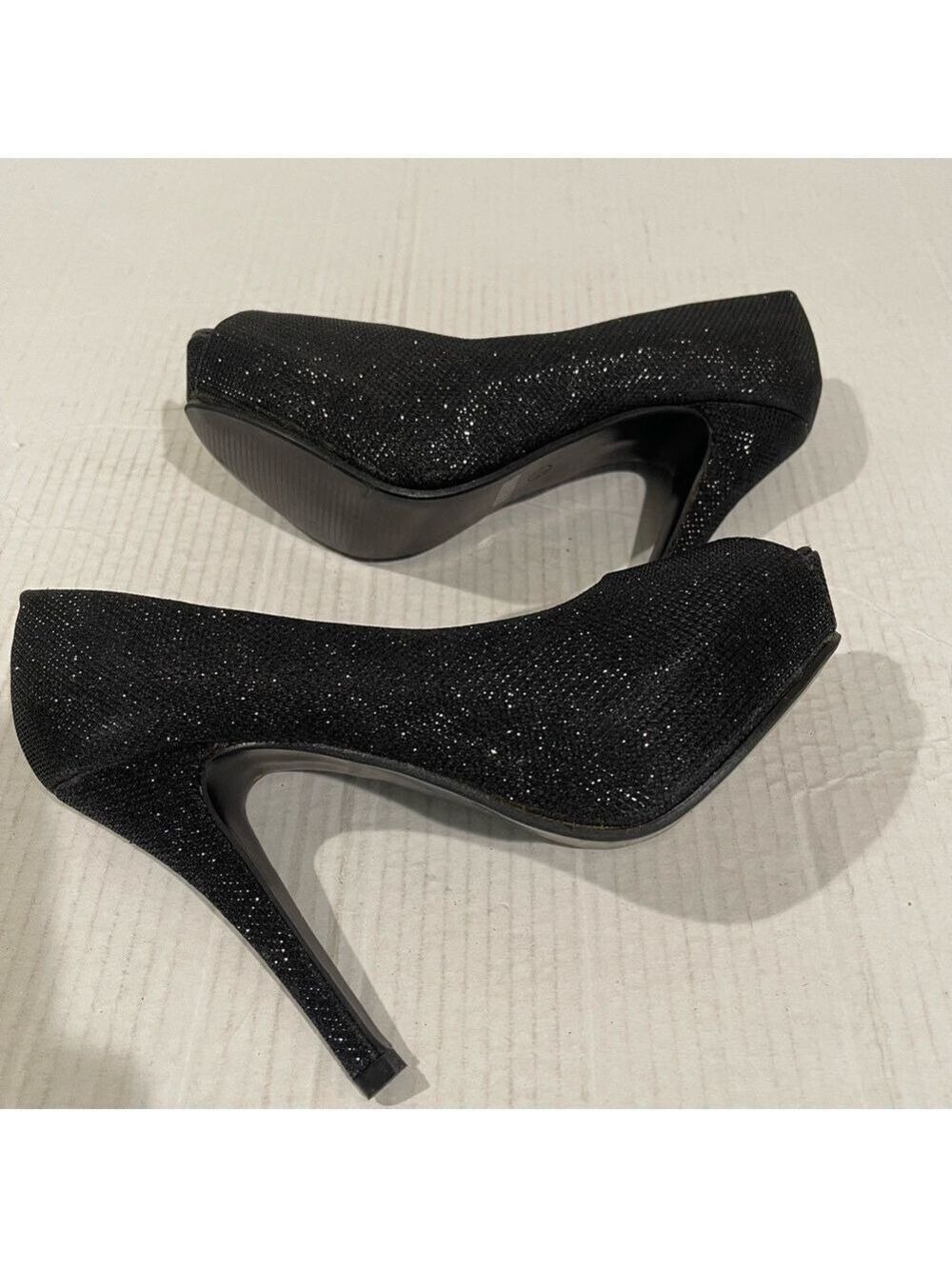 Women’s Reneeze Black Glitter Pump Heels Size 7.5 US! - Picture 7 of 7
